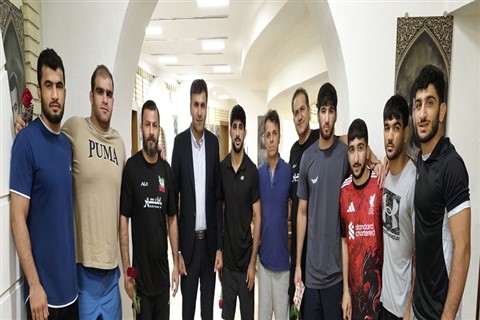 ظهر امروز و در محل کمپ تیم های ملی فدراسیون کشتی صورت گرفت (( همراه با  گزارش تصویری)):